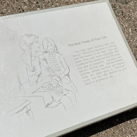 LeeWards No 5-70884 Holiday Wishes Sealed Crewel Card Kit - Picture 3 of 3